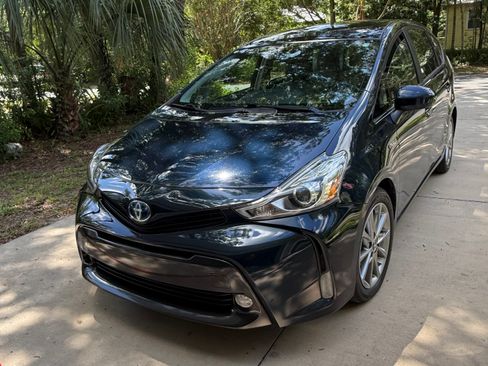 Used 2017 Toyota Prius V Five w/ Advanced Technology Package FWD image 5