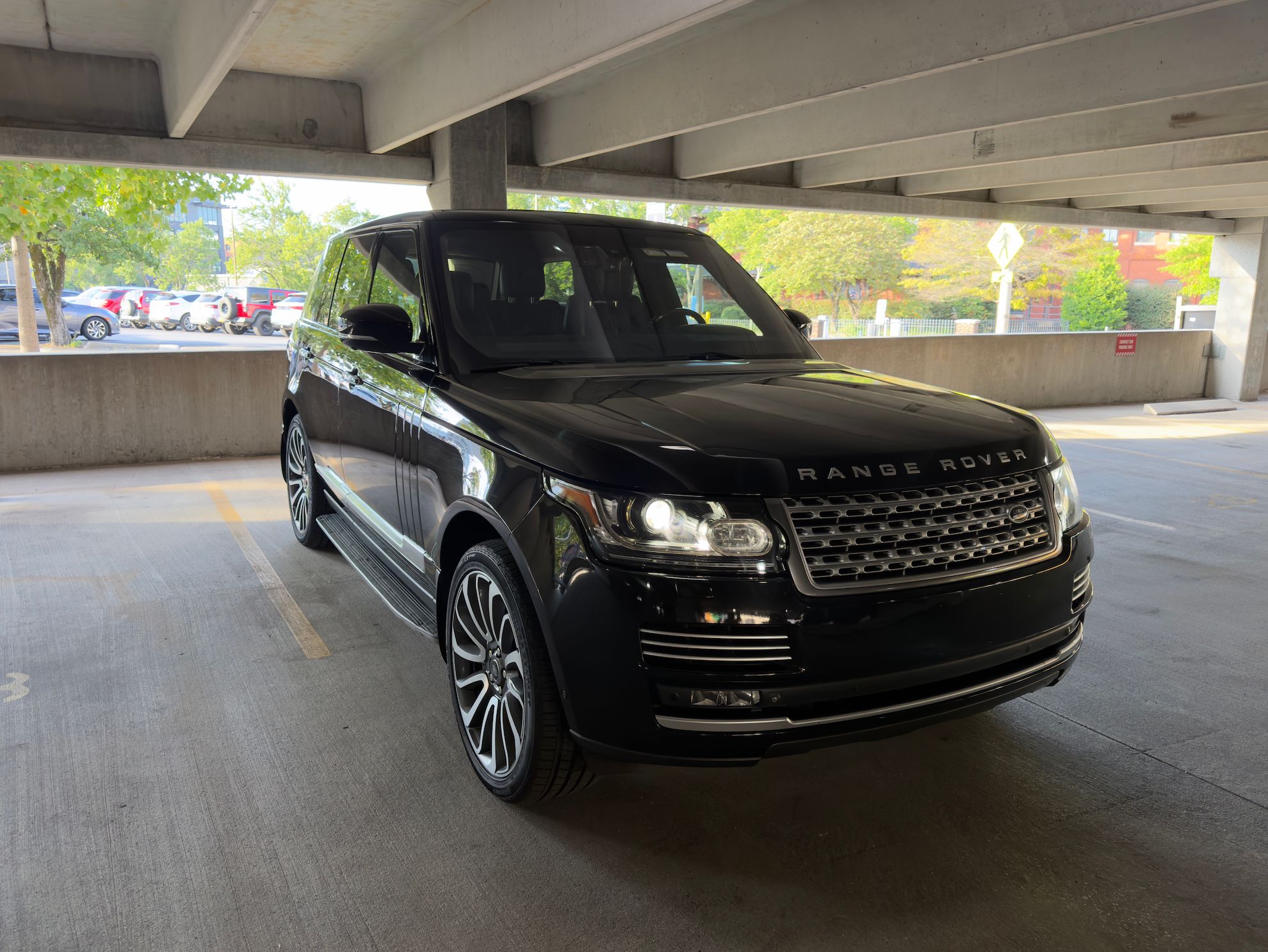 Used 2014 Land Rover Range Rover Autobiography AWD/4WD image 1