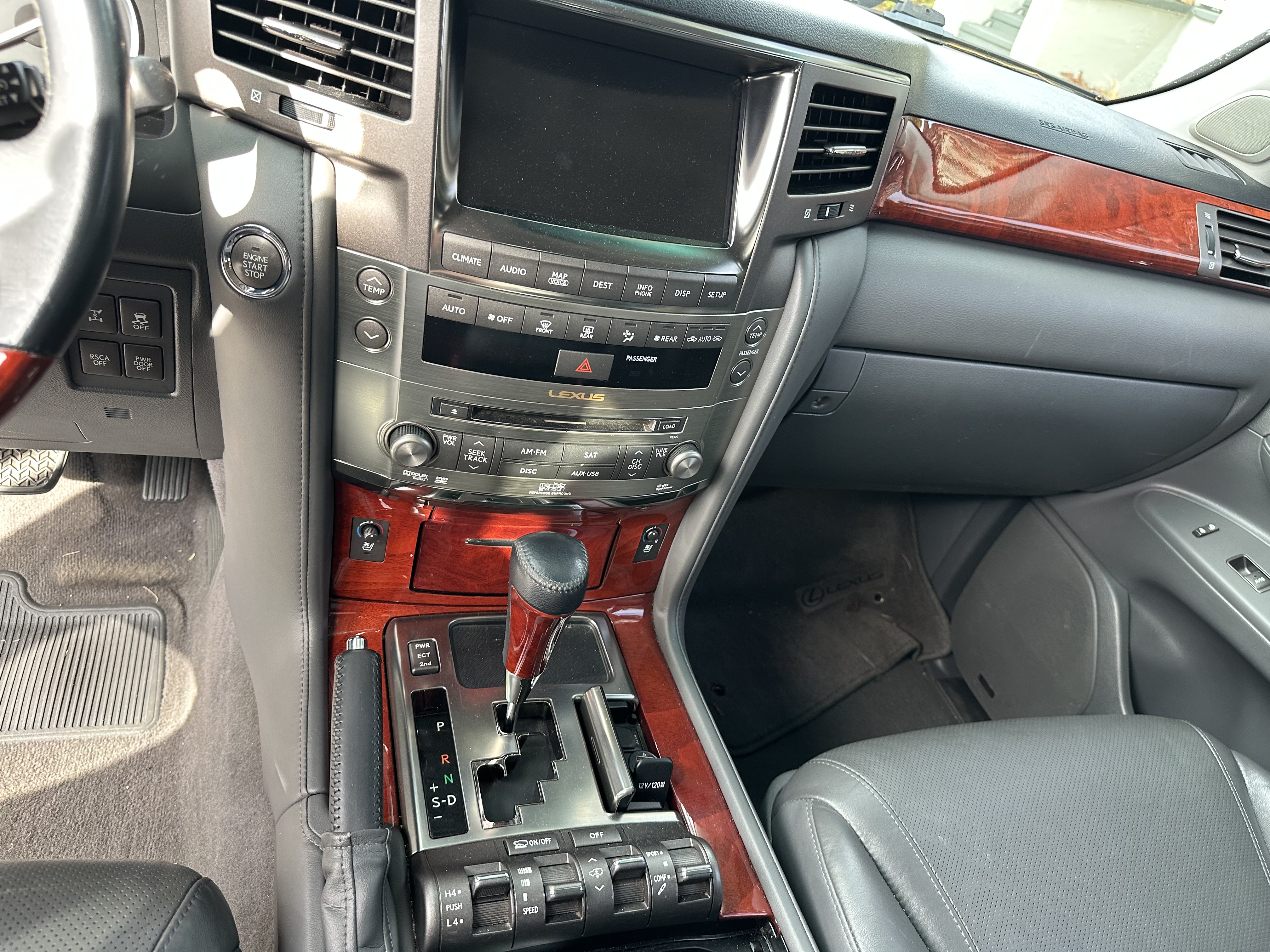 Used 2010 Lexus LX 570 4WD image 10