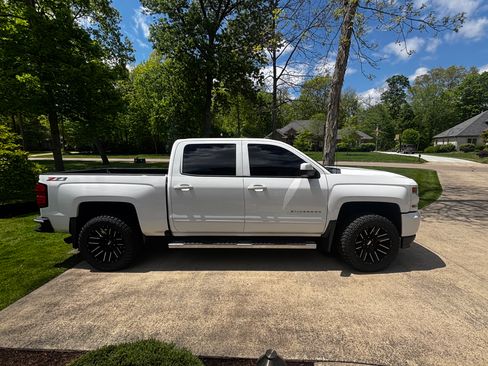 Used 2017 Chevrolet Silverado 1500 LT w/ All Star Edition AWD/4WD image 8