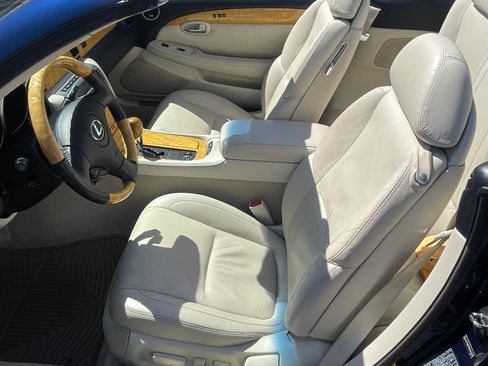 Used 2004 Lexus SC 430 Convertible image 14