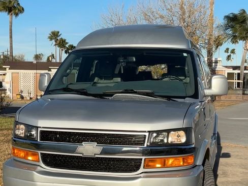 Used 2023 Chevrolet Express 2500 image 1