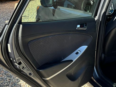 Used 2012 Hyundai Accent SE image 15