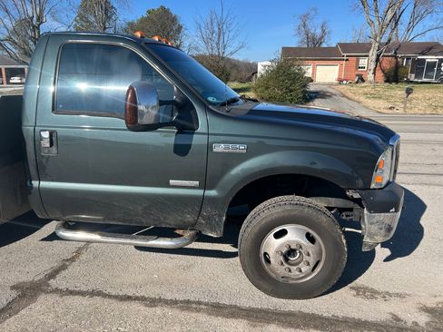 Used 2006 Ford F350 4x4 Regular Cab DRW Super Duty image 5