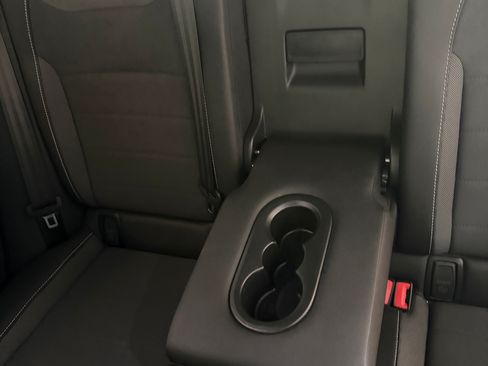 Used 2024 Volkswagen Taos SE w/ Panoramic Sunroof Package FWD image 11