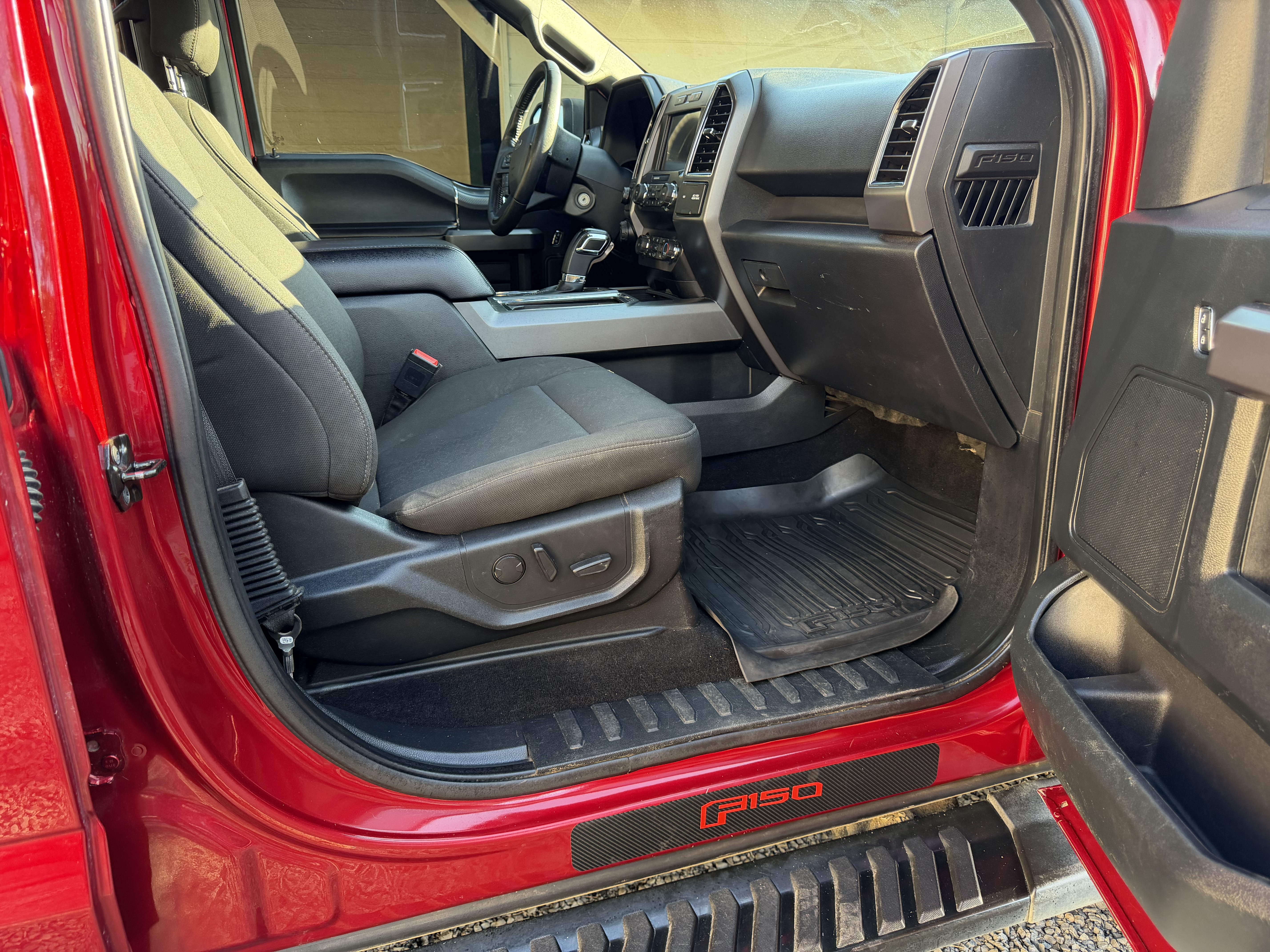 Used 2019 Ford F150 XLT w/ Equipment Group 302A Luxury AWD/4WD image 15