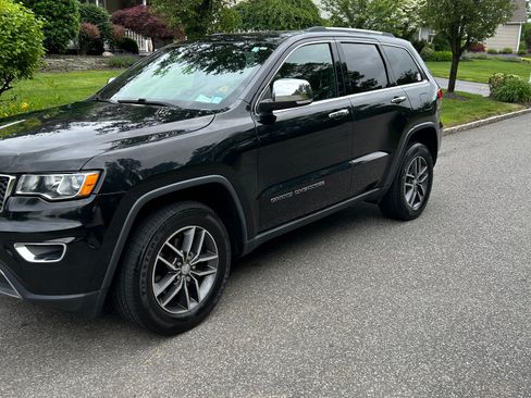 Used 2017 Jeep Grand Cherokee Limited AWD/4WD image 4