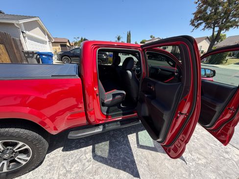 Used 2019 Toyota Tacoma TRD Sport w/ TRD Premium Sport Package image 21