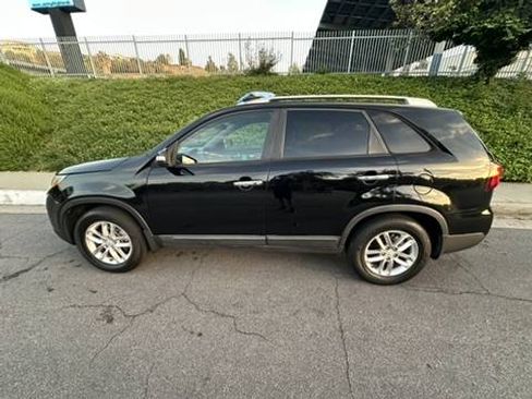Used 2015 Kia Sorento LX image 14