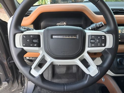 Used 2024 Land Rover Defender 110 X-Dynamic SE image 8