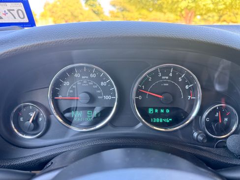Used 2016 Jeep Wrangler Unlimited Sahara w/ Connectivity Group AWD/4WD image 17