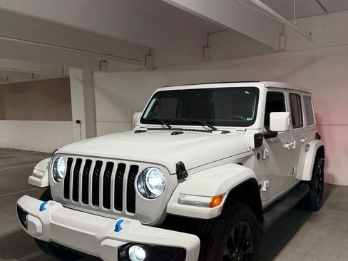 Used 2022 Jeep Wrangler Unlimited Sahara image 2