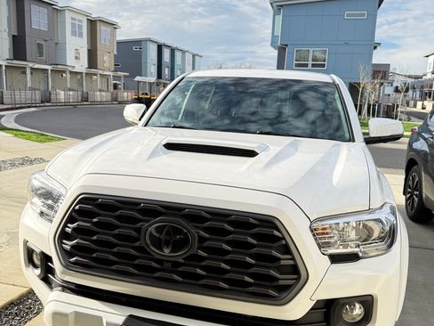 Used 2022 Toyota Tacoma TRD Sport image 10