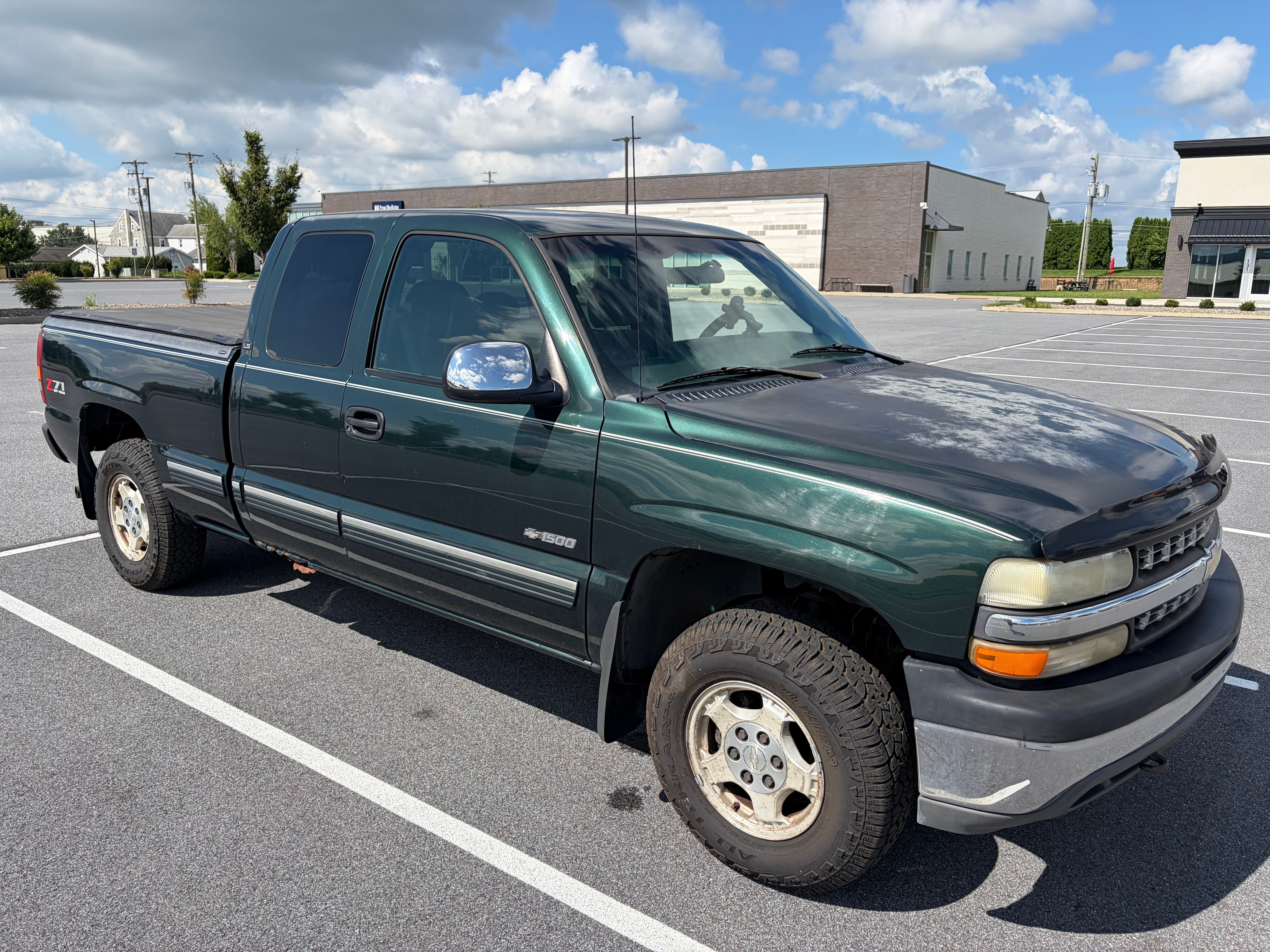 Used 2001 Chevrolet Silverado 1500 LS w/ Firm Ride Suspension Pkg AWD/4WD image 2