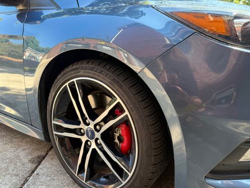Used 2018 Ford Focus ST w/ Equipment Group 401A FWD image 9