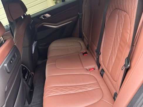 Used 2020 BMW X5 M50i image 11