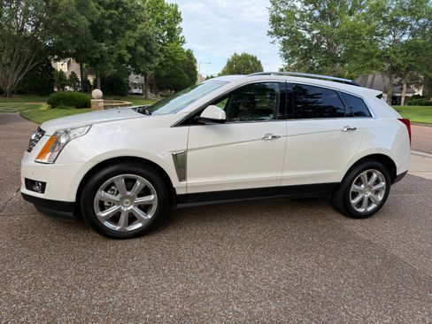 Used 2014 Cadillac SRX Premium FWD image 1