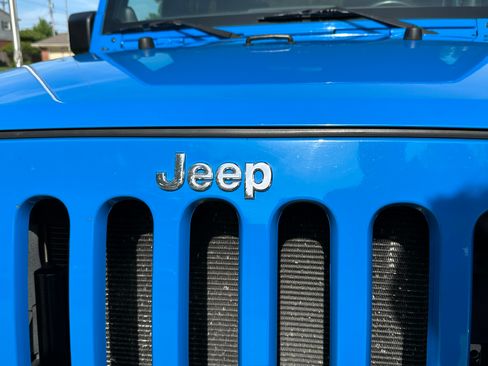 Used 2012 Jeep Wrangler Unlimited Sport AWD/4WD image 13