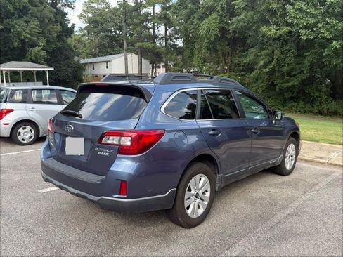 Used 2017 Subaru Outback 2.5i Premium AWD/4WD image 2