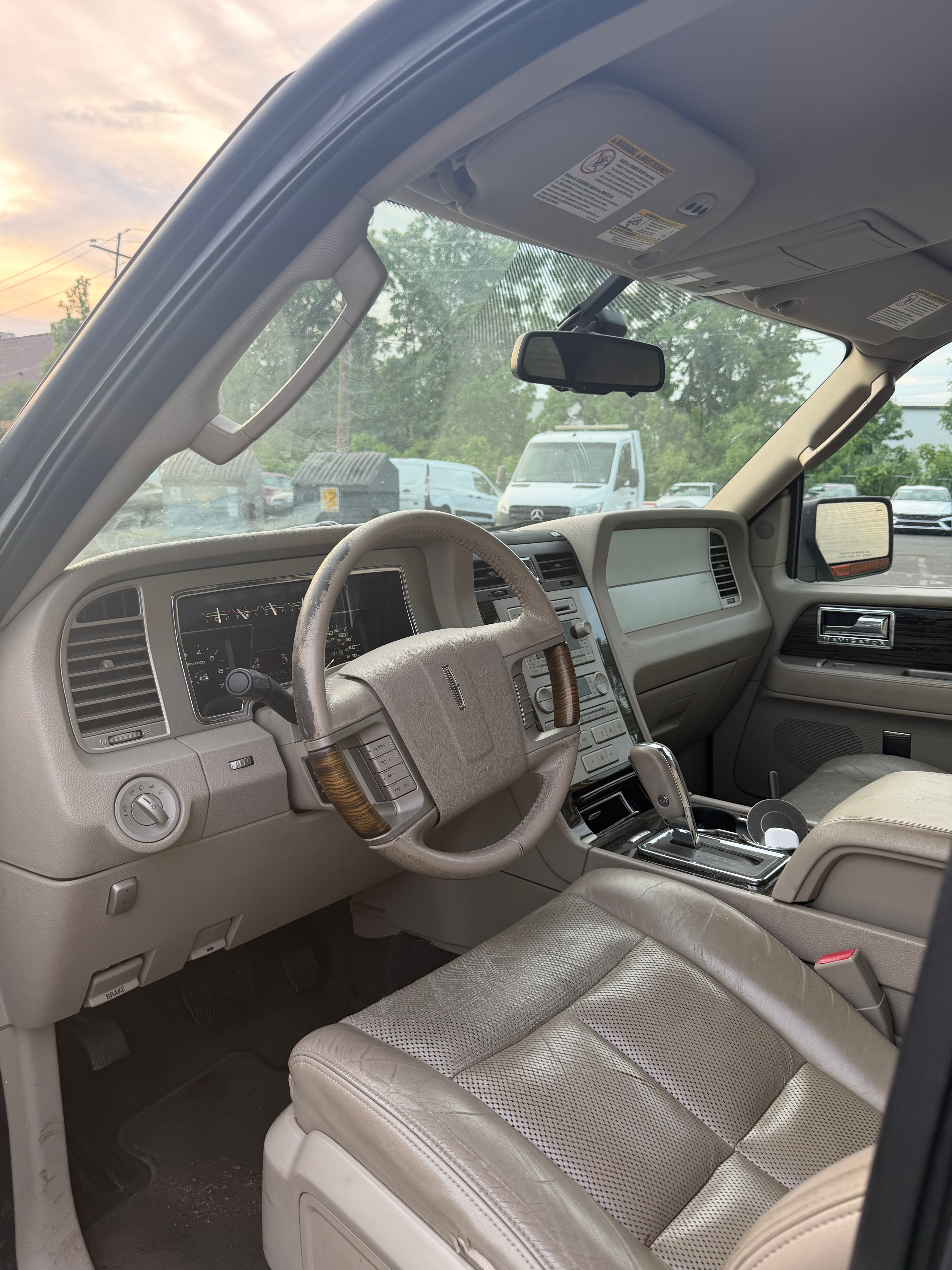 Used 2010 Lincoln Navigator 4WD image 14