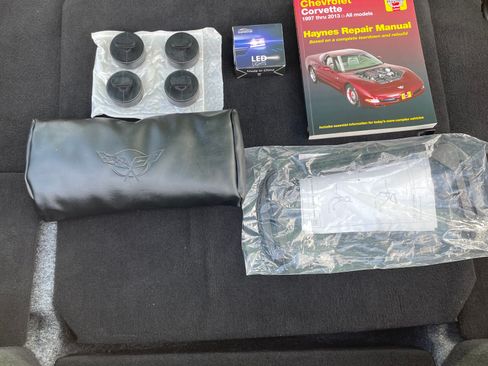 Used 2002 Chevrolet Corvette Coupe w/ Preferred Equipment Group2 RWD image 17