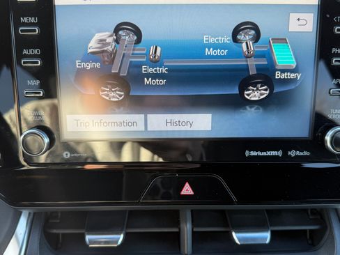 Used 2022 Toyota Venza XLE image 13