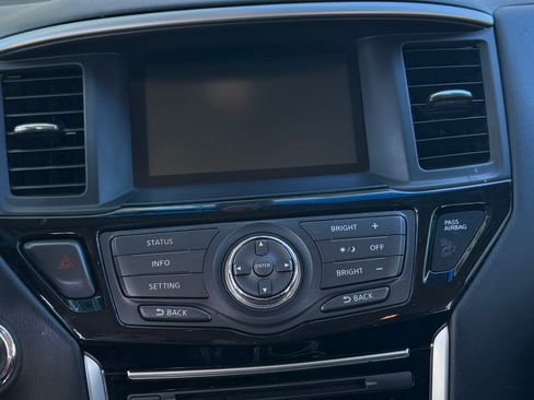 Used 2014 Nissan Pathfinder SV image 21