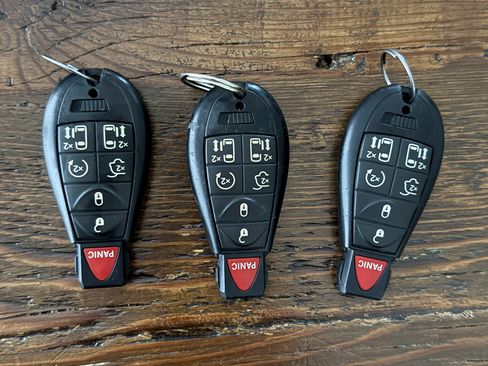 Used 2012 Chrysler Town & Country Touring-L w/ Driver Convenience Group image 13