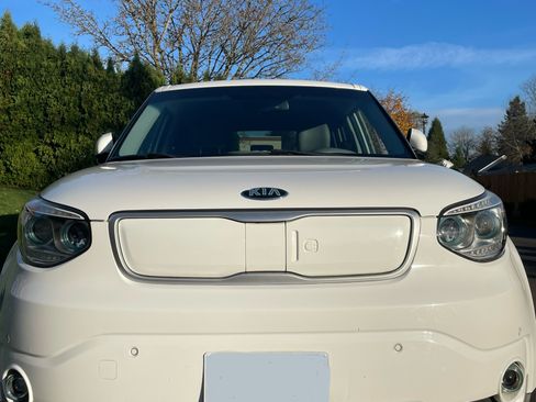 Used 2015 Kia Soul EV + image 11