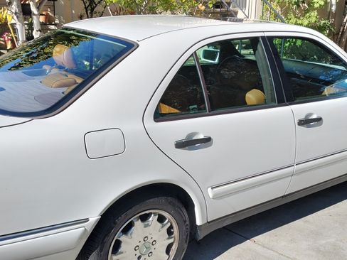 Used 1998 Mercedes-Benz E 320 Sedan image 17