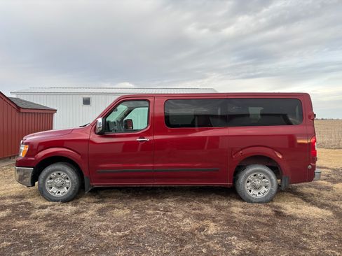Used 2020 Nissan NV 3500 SL image 1