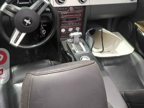 Used 2005 Ford Mustang Deluxe Convertible image 8