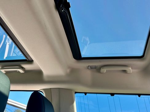 Used 2016 Land Rover LR4 HSE image 14