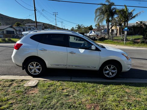 Used 2011 Nissan Rogue SV image 1