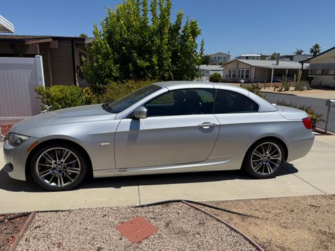 Used 2011 BMW 335i Convertible RWD image 1
