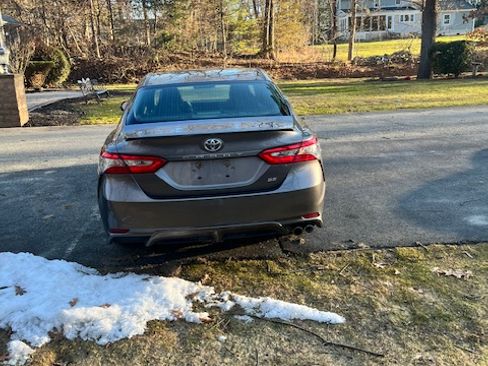 Used 2018 Toyota Camry SE image 5