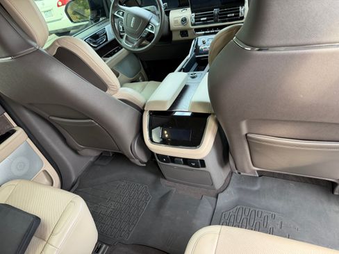 Used 2024 Lincoln Navigator L Reserve AWD/4WD image 12