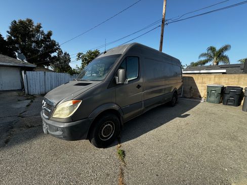 Used 2007 Dodge Sprinter 2500 w/ Comfort Seating Group image 8