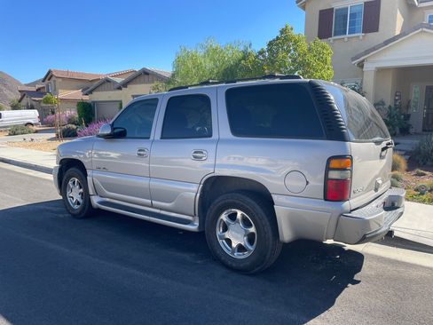 Used 2004 GMC Yukon Denali image 1