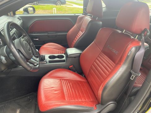 Used 2014 Dodge Challenger R/T image 11