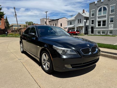 Used 2009 BMW 528i xDrive Sedan AWD/4WD image 9