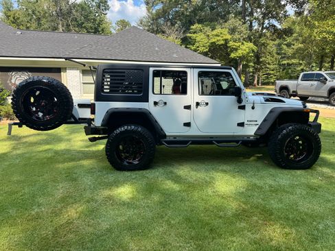 Used 2018 Jeep Wrangler Unlimited Sport S image 2