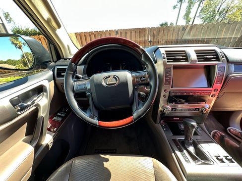 Used 2016 Lexus GX 460 w/ Premium Package image 6