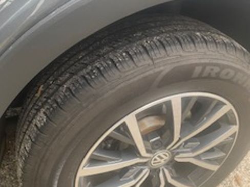 Used 2020 Volkswagen Tiguan SE w/ Panoramic Sunroof Package image 17