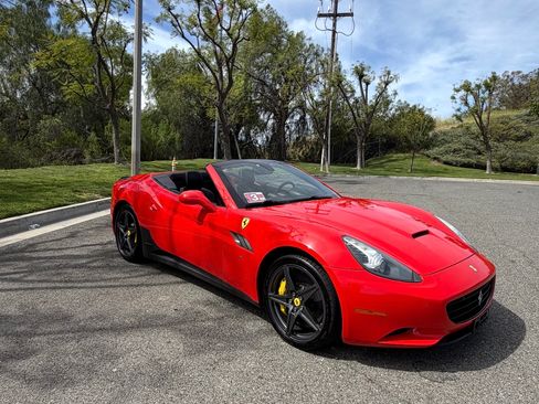 Used 2010 Ferrari California image 24