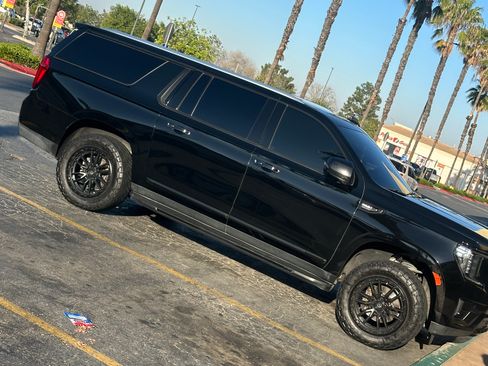 Used 2021 GMC Yukon XL SLT w/ SLT Premium Package image 1