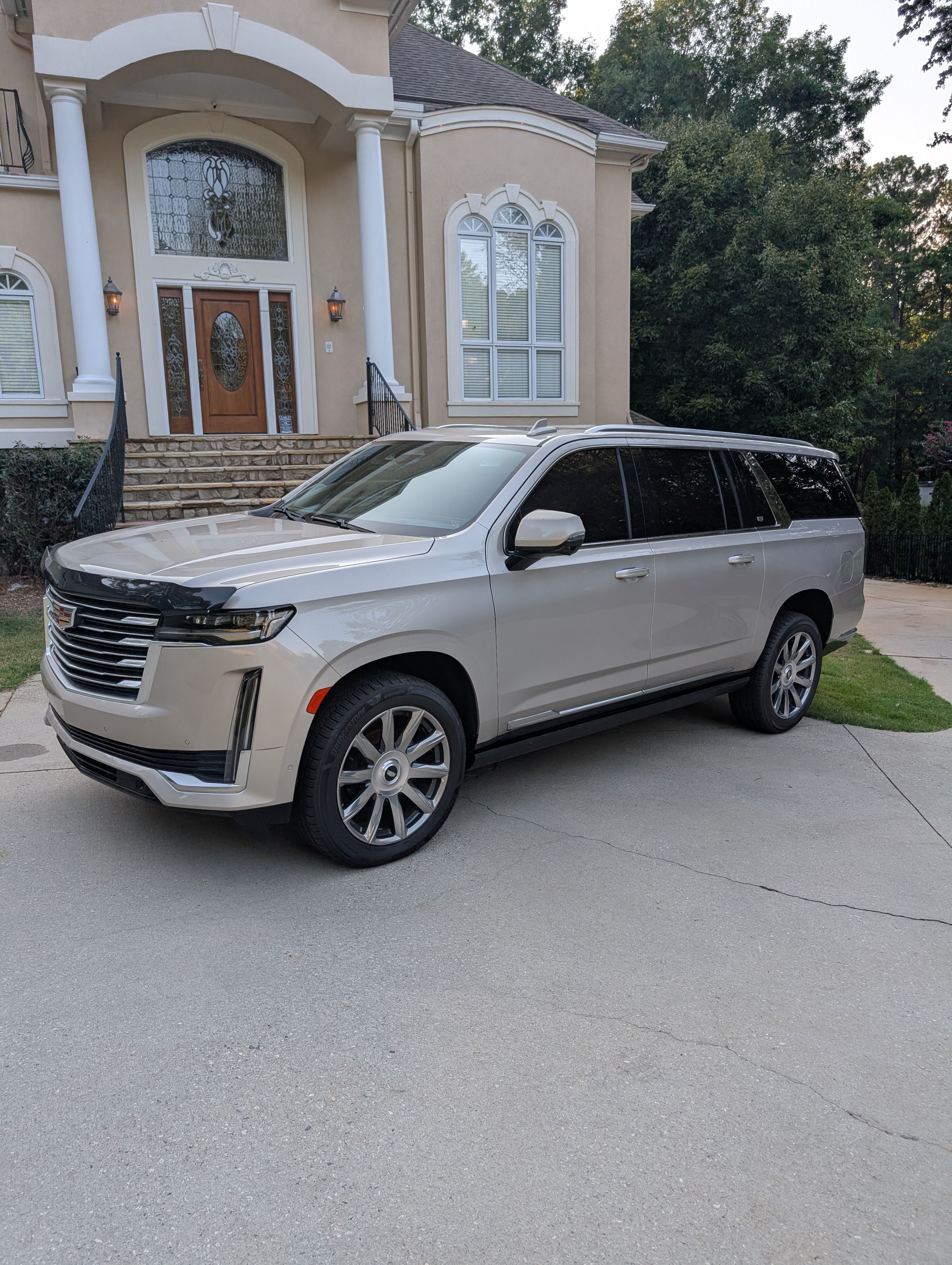 Used 2022 Cadillac Escalade ESV Premium Luxury Platinum w/ Heavy-Duty Trailer Package RWD image 2
