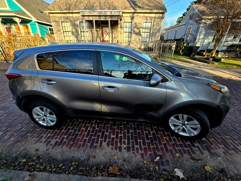 Used 2018 Kia Sportage LX image 11