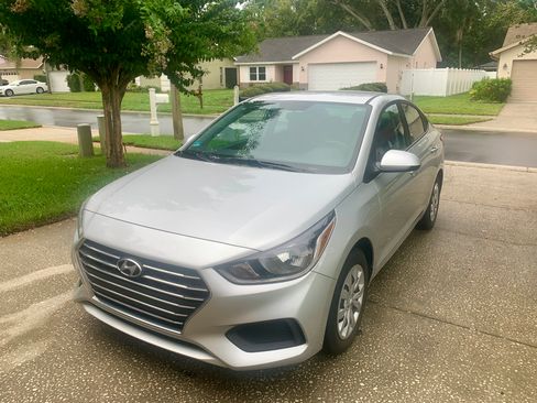 Used 2022 Hyundai Accent SE FWD image 1