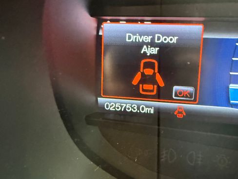 Used 2016 Ford Edge SEL w/ Equipment Group 201A AWD/4WD image 5